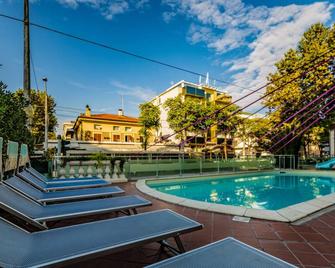 Hotel Executive La Fiorita - Ρίμινι - Πισίνα