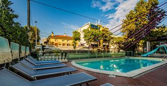 Hotel Executive La Fiorita - Rimini - Pool
