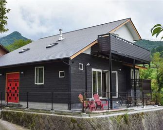 An entire chalet for rent in Takachiho Town Nishi / Nishiusukigun Miyazaki - Takachiho - Edificio