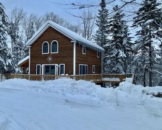 Ski Chalet - 1/4 mile from Mount Snow - Dover - Building