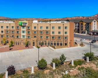 Holiday Inn Express & Suites Gallup East By IHG - Gallup - Rakennus