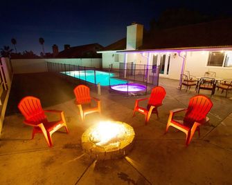 Peaceful Getaway W/ Pool And Jacuzzi - No Parties! - Highland - Patio