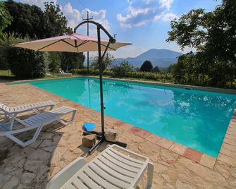 Attractive apartment in old farmhouse on the estate with pool - Umbertide - Piscina