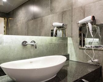 Hotel The Art Uiwang - Uiwang - Bathroom