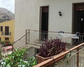 Bed and Breakfast Arcobaleno - Custonaci - Balkon