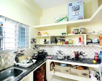 Sn301-Fully Furnished 1bhk Ac,tv,300mbps@suchitra - حيدر أباد - مطبخ