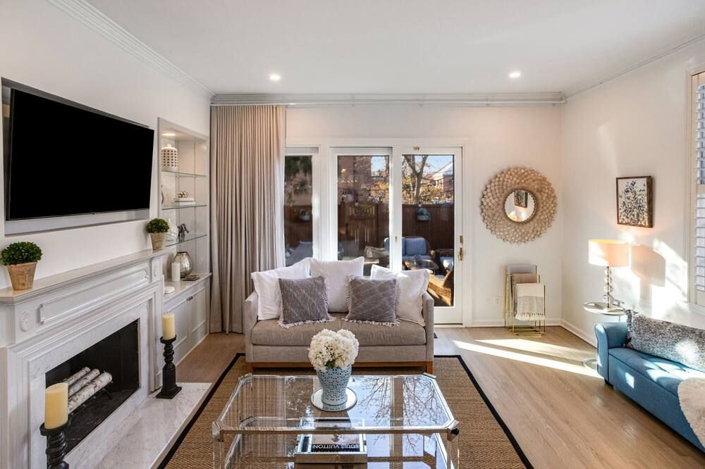 Entire Riverside and Parkside Home in the Heart of Old Town, with Parking! - אלכסנדריה - סלון