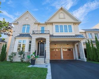 Unique Industrial designer studio - Aurora - Building