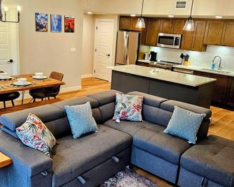 Escape to the Canadian Rockies Retreat! Large Family Sized Condo near Canmore! - Dead Man's Flats - Living room