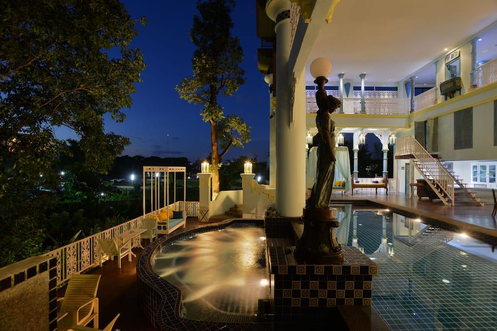 At Pingnakorn Huaykaew