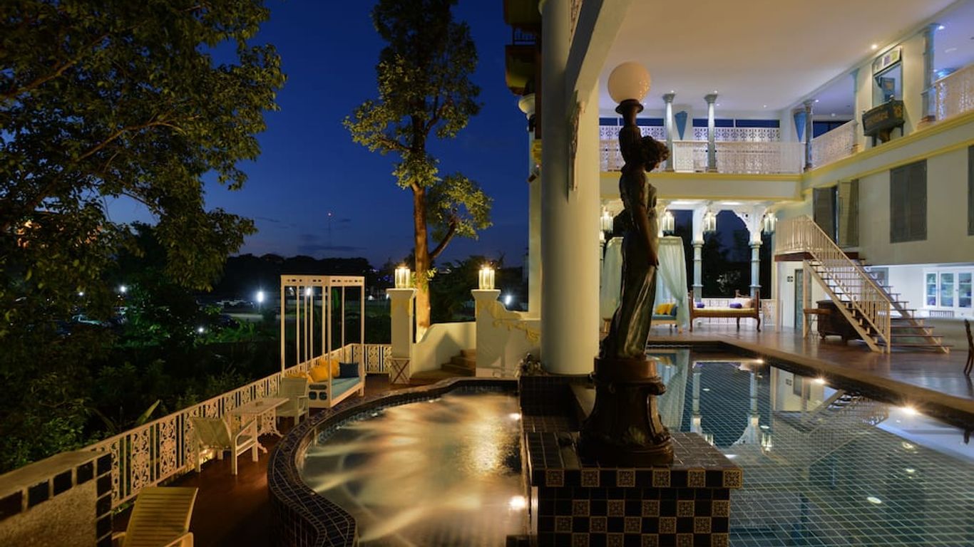 At Pingnakorn Huaykaew