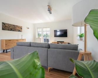 Burghof Apartments Hoyerswerda - Hoyerswerda - Wohnzimmer