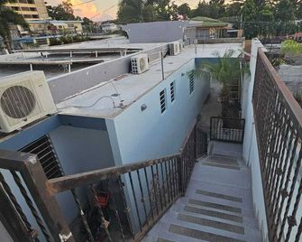 Vadis's Lux Studio in beautiful Mayagüez with WiFi, AC, laundry - Mayagüez - Balcón