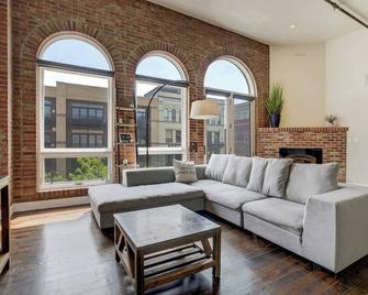 2br Loft, Bar & Pikes Peak Deck View, Downtown - Colorado Springs - Salon