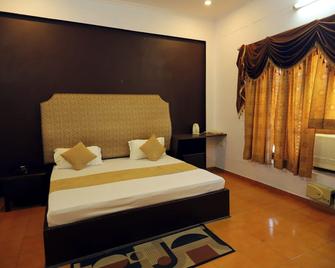 Mansarover Hotel & Banquets - Bareilly - Bedroom