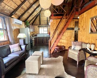 Kruger Kumba - Lahlekile Nathi - Marloth Park - Wohnzimmer