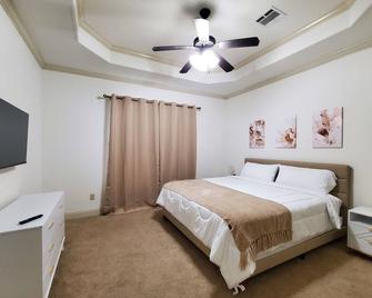 Charming 3-bedroom home with Fast WiFi, AC, and more in Carencro-Upper Lafayette - Carencro - Chambre