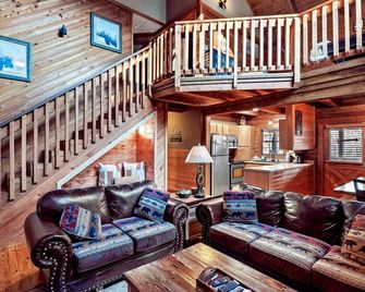 Mama Bear's Retreat - Sevierville - Salon