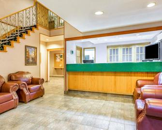 Howard Johnson by Wyndham Fort St. John - Форт Сент-Джон - Рецепція