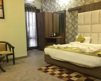 Hotel Ratan Royal Inn - Datia - Bedroom