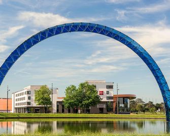 Ibis Saint Quentin En Yvelines Velodrome - Montigny-le-Bretonneux - Gebouw