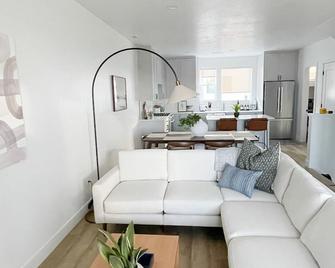 Luxury Downtown Spacious 3 bedroom New Modern Townhome - Provo - Living room