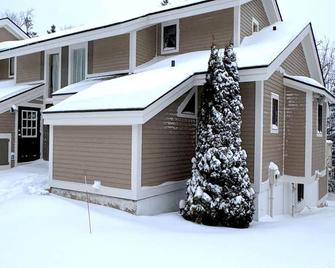 4 Bedroom Mountainside Condo - Enjoy Beautiful Vermont This Winter! - Peru - Edificio