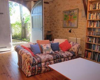 Converted barn. Picturesque countryside. - Naussac - Sala de estar