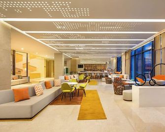 Holiday Inn Wuxi Taihu New City By IHG - Wuxi - Lounge
