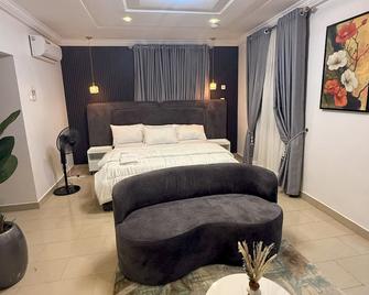 Waldam Castle Apartment Ibara: A 3-bedroom duplex with modern facilities - Abeokuta - Bedroom