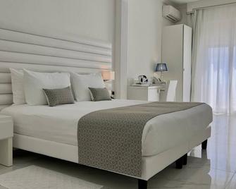 Hotel La Calanque - Cavalaire-sur-Mer - Schlafzimmer