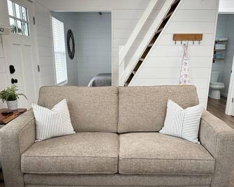 New Tiny Home On 250 Acre Dairy Farm Nea - Dry Ridge - Living room