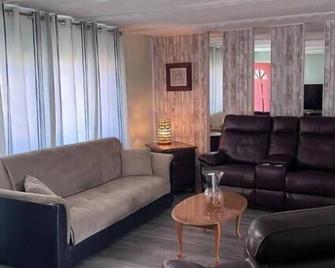 River house Getaway - Astor - Sala de estar