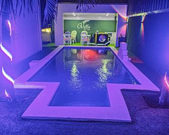 Villa De Cruz - Deluxe Suite - Scarborough - Pool