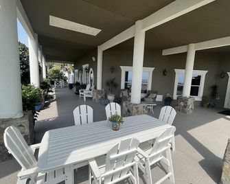 Oceanfront/Intercoastal Waterway - Newport - Patio