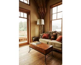 Waterfront Suite Rental - Seldovia - Living room