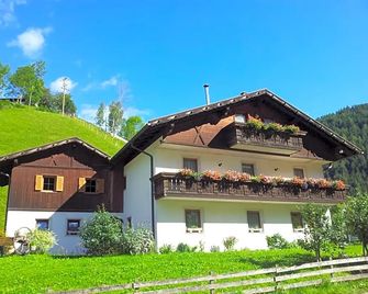 Ferienhaus-Gruenfelder - Lüsen - Edificio