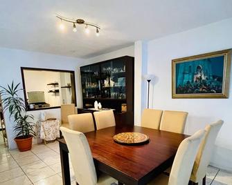 Casa Ela - אנטיגואה גוואטמלה - חדר אוכל