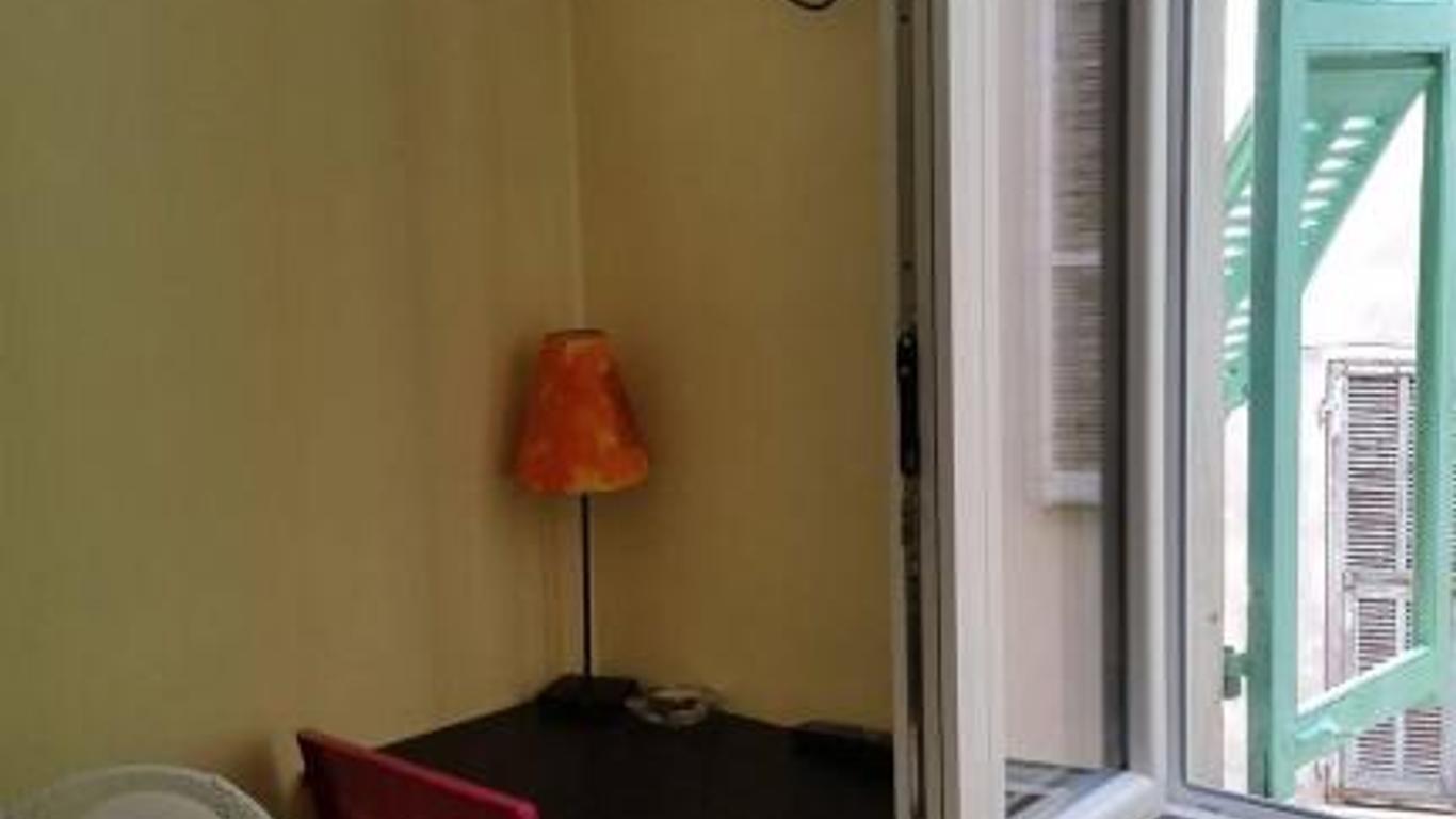 Evelia Hotels