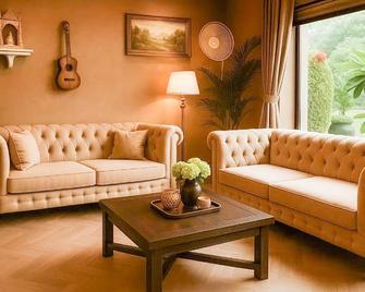 Elegance Resorts - Vrindavan - Salon