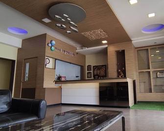Zip by Spree Hotels Le pebble - Tiruppur - Reception