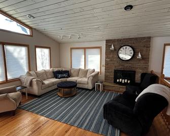 Maple Lake Retreat - Spacious lake home with private sand beach/swimming area - Buffalo - Living room