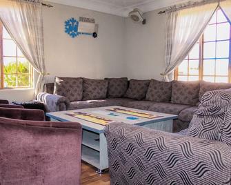 Motherland Guest House - Thaba-Tseka - Living room