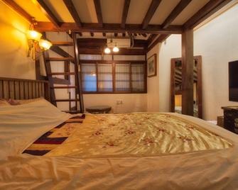 Gyodong Salrae Guesthouse - Jeonju - Bedroom