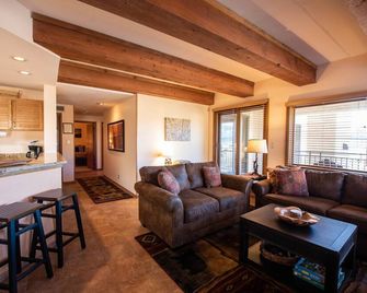 View Of Red Mountain From 2 Br Condo Condo - Crested Butte - Sala de estar