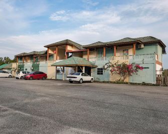 OYO 90015 Indah Chalet - Kuala Rompin - Building