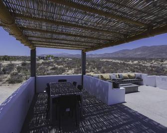 Brand new jacuzzi casita with rooftop firepit - Las Cruces - Parveke