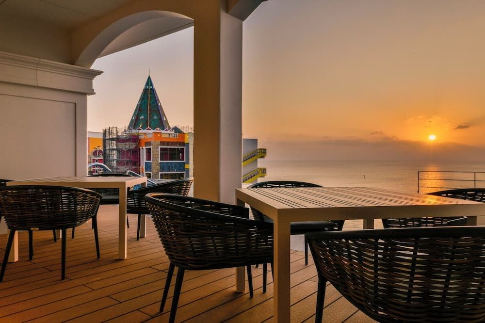 Lequ Okinawa Chatan Spa and Resort - צ'טאן - מרפסת