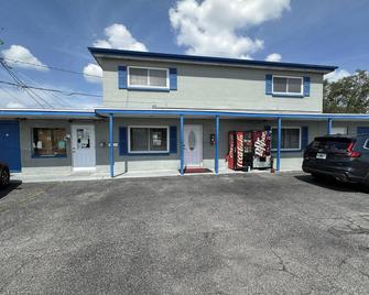 Base Motel By OYO South Tampa - Tampa - Building