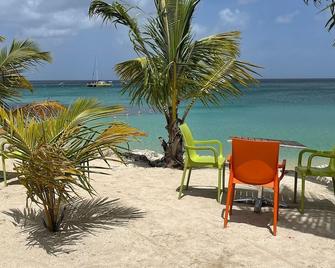 Art Studios #7 Set in manicured gardens and only a stones throw from the beach - Holetown - Beach